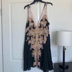 Free People, NWT, "Intimately" black and cream
mini dress, Size XL